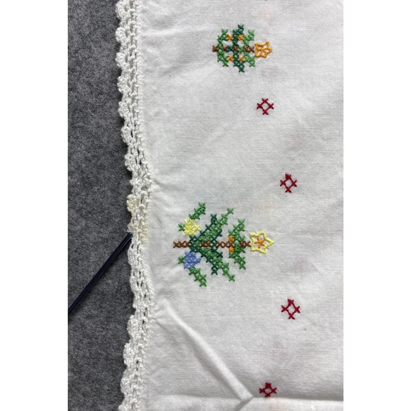 Christmas Table Runner Cross Stitch Embroidered Trees Teddy Bear Lace Trim White - Picture 4 of 14